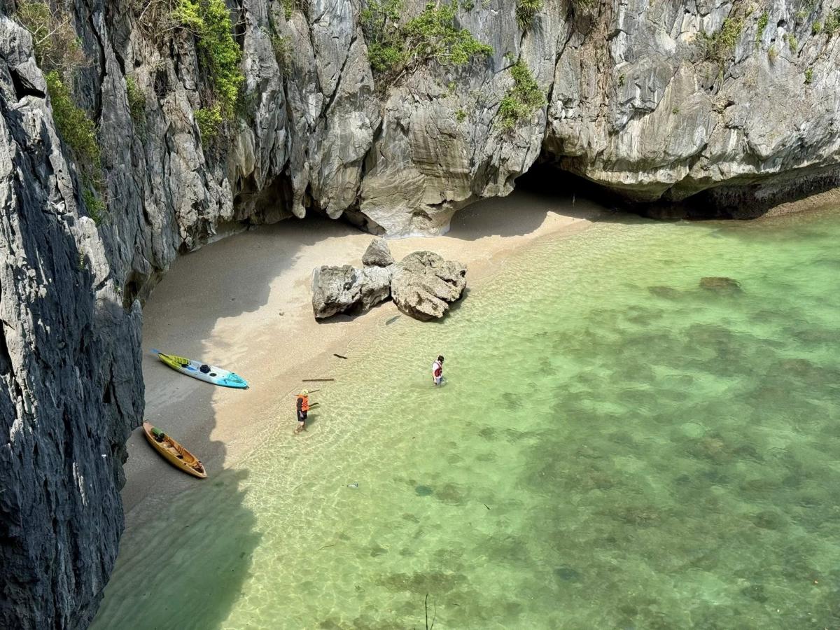 HALF-DAY LAN HA BAY TOUR – KAYAKING – SWIMMING – SNORKELING